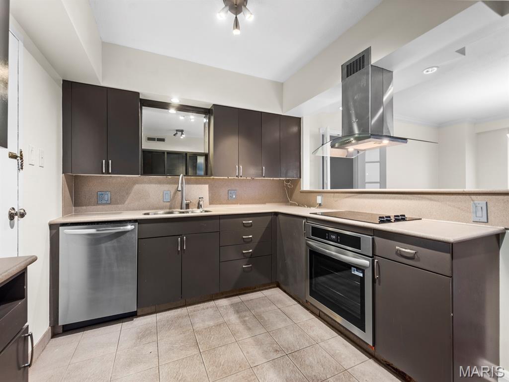 900 S Hanley Road 3d Property Photo 9