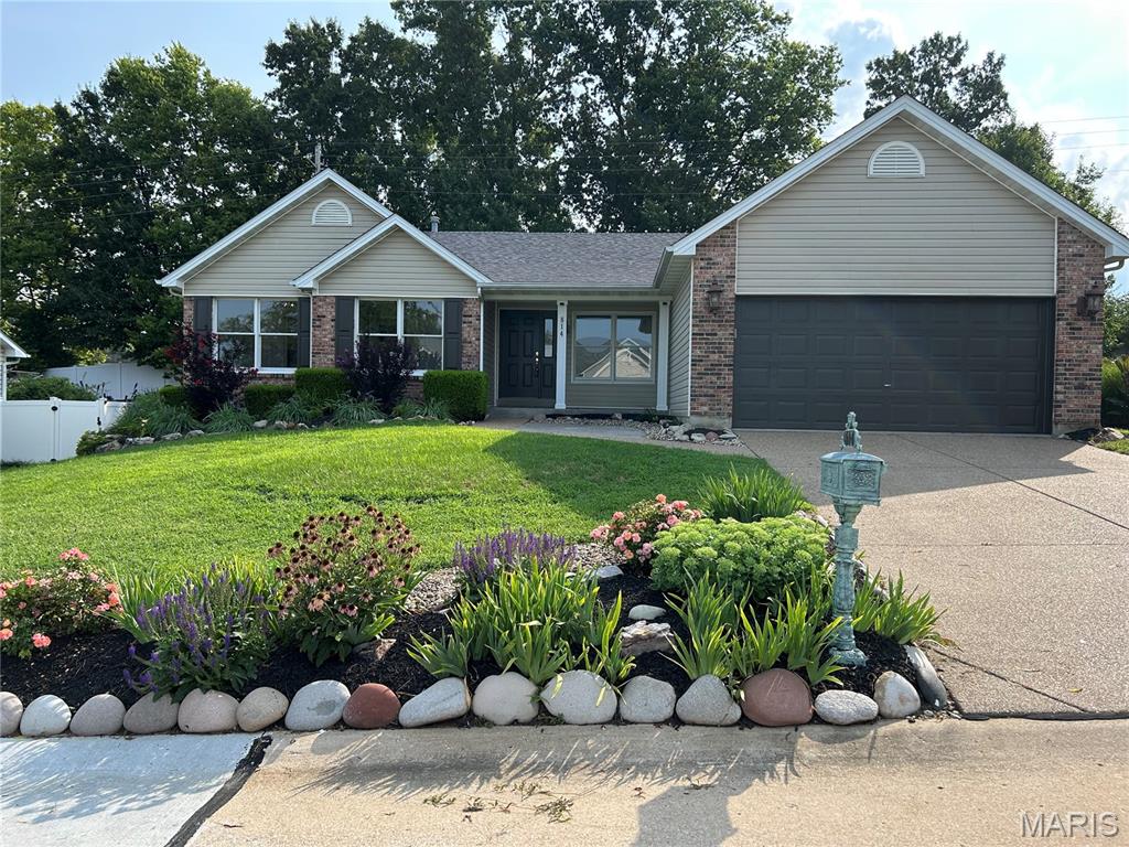 814 Emerald Place Drive Property Photo 1