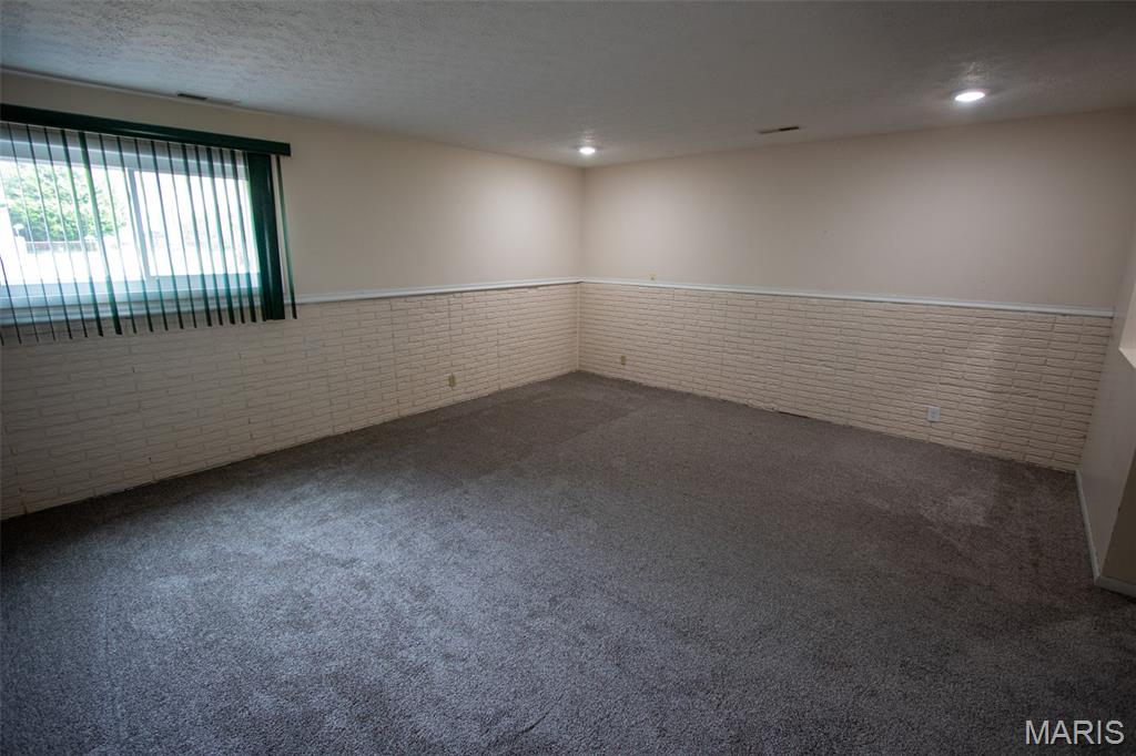 83 Memorial Court Property Photo 23