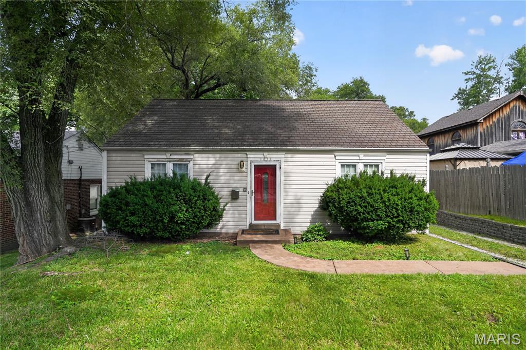 1071 N New Florissant Road