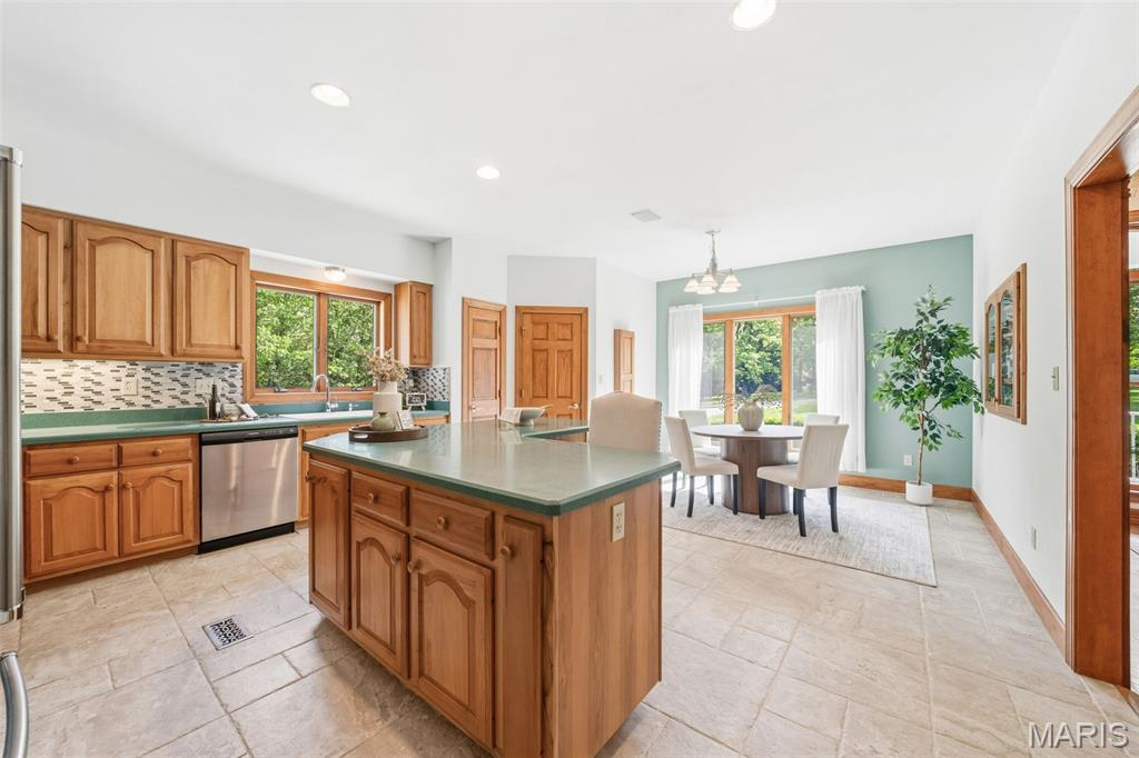 64 Dumont Court Property Photo 8