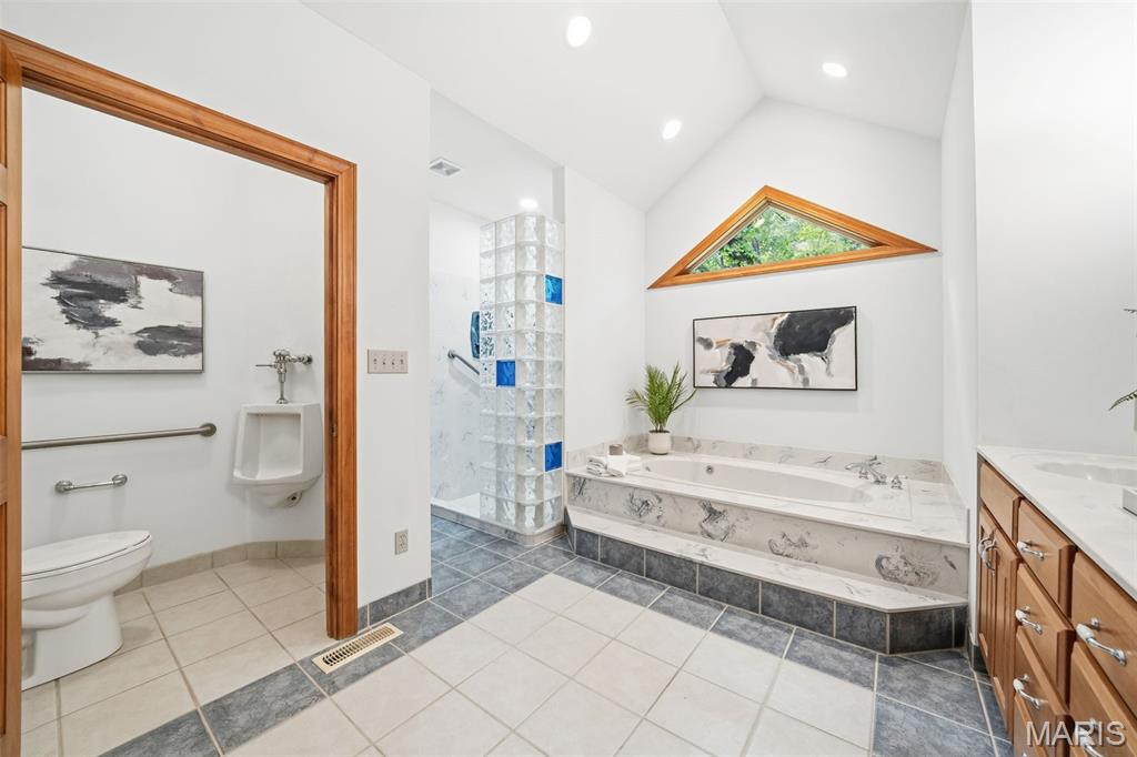 64 Dumont Court Property Photo 16