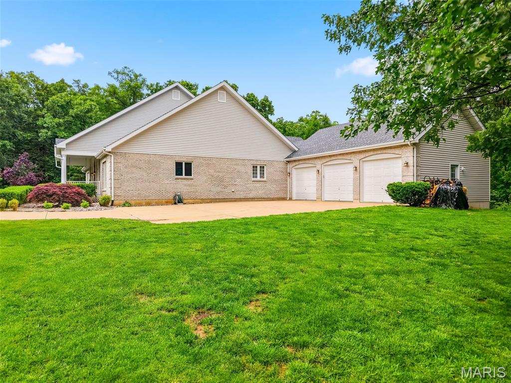 64 Dumont Court Property Photo 28