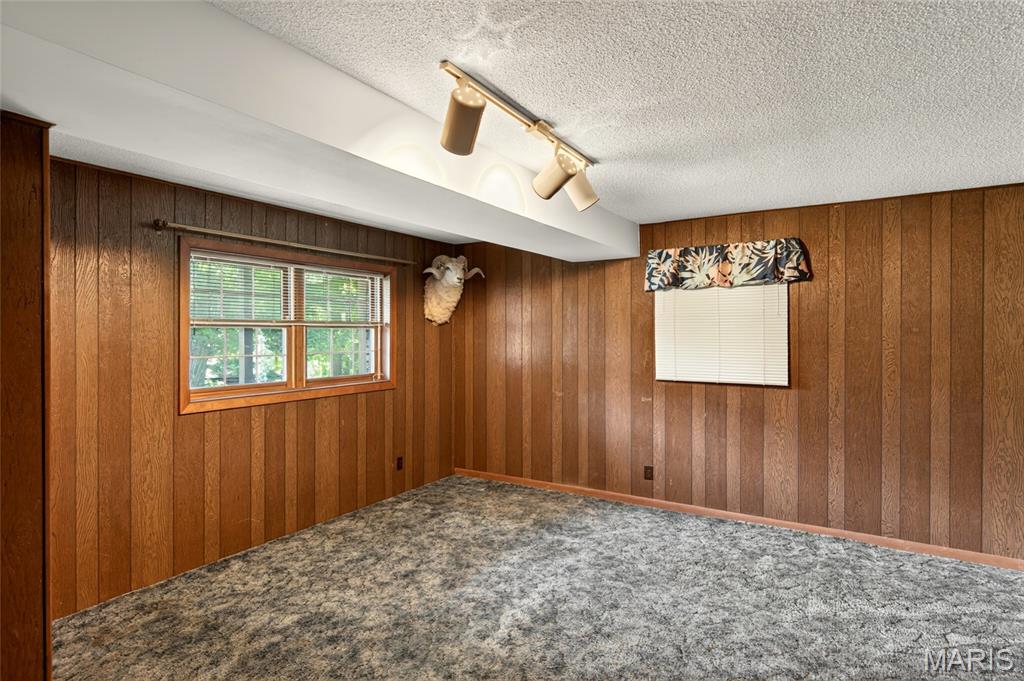 19 Fox Dr. Property Photo 34