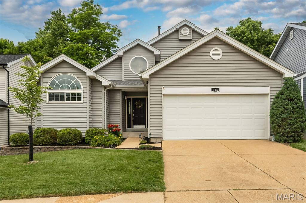 325 Valparaiso Court Property Photo 1