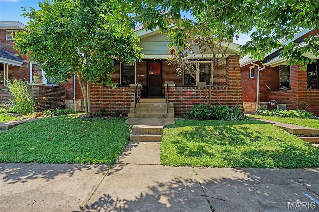 6112 Newport Avenue Property Photo 1