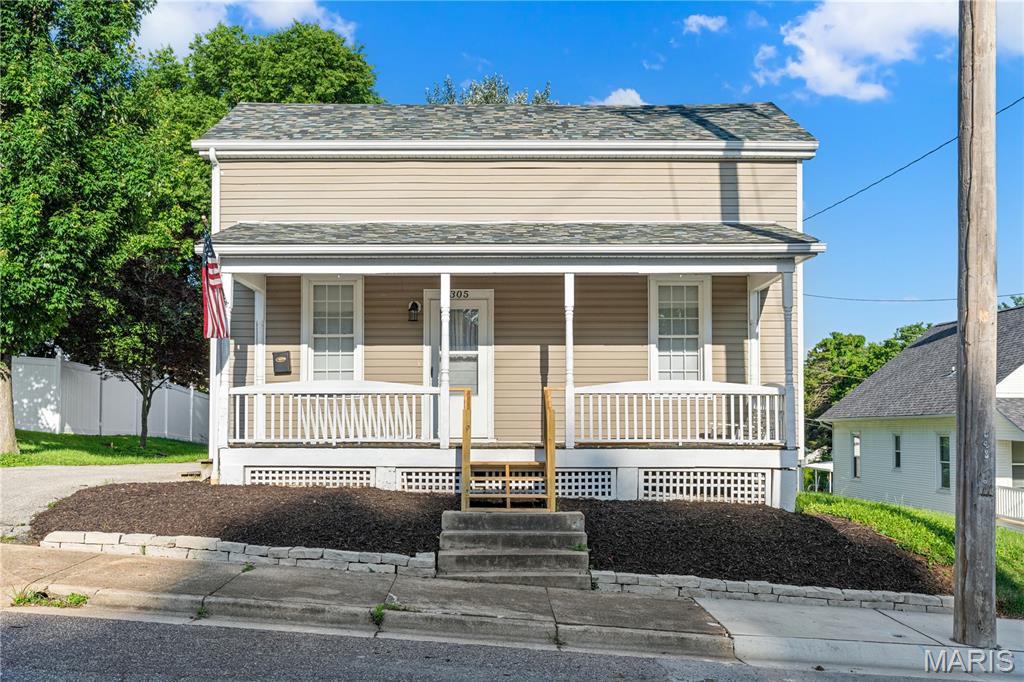 305 Macarthur Street