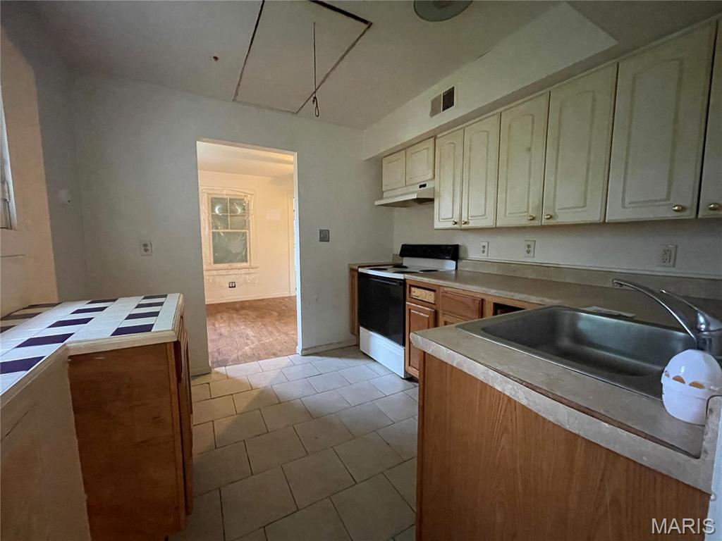 567 N Lakeshore Drive Property Photo 6