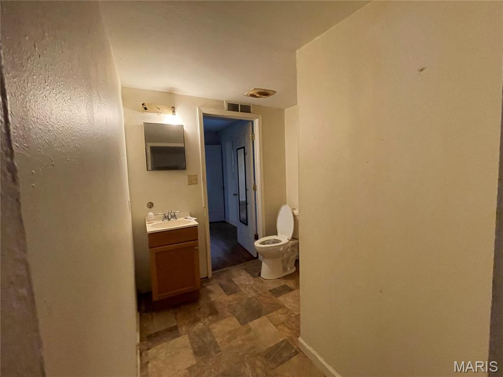 567 N Lakeshore Drive Property Photo 9
