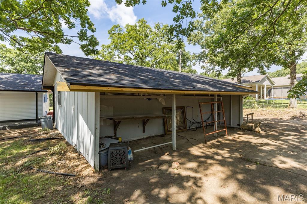 1514 E Mont Carmel Street Property Photo 8