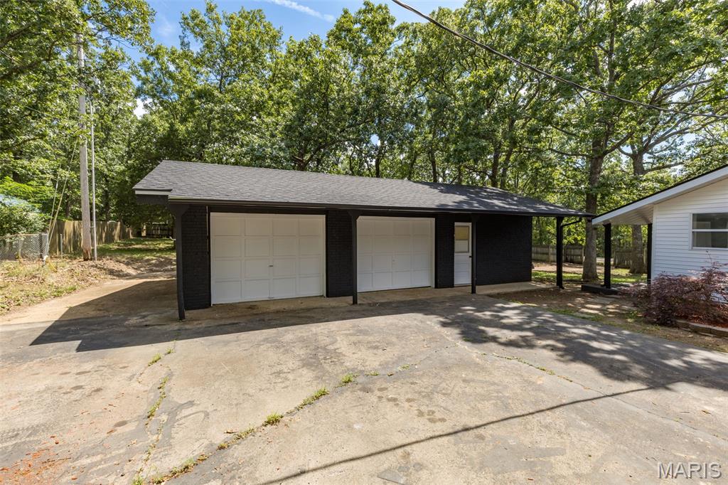 1514 E Mont Carmel Street Property Photo 13