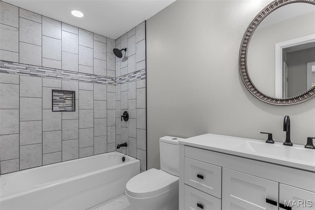 1514 E Mont Carmel Street Property Photo 57