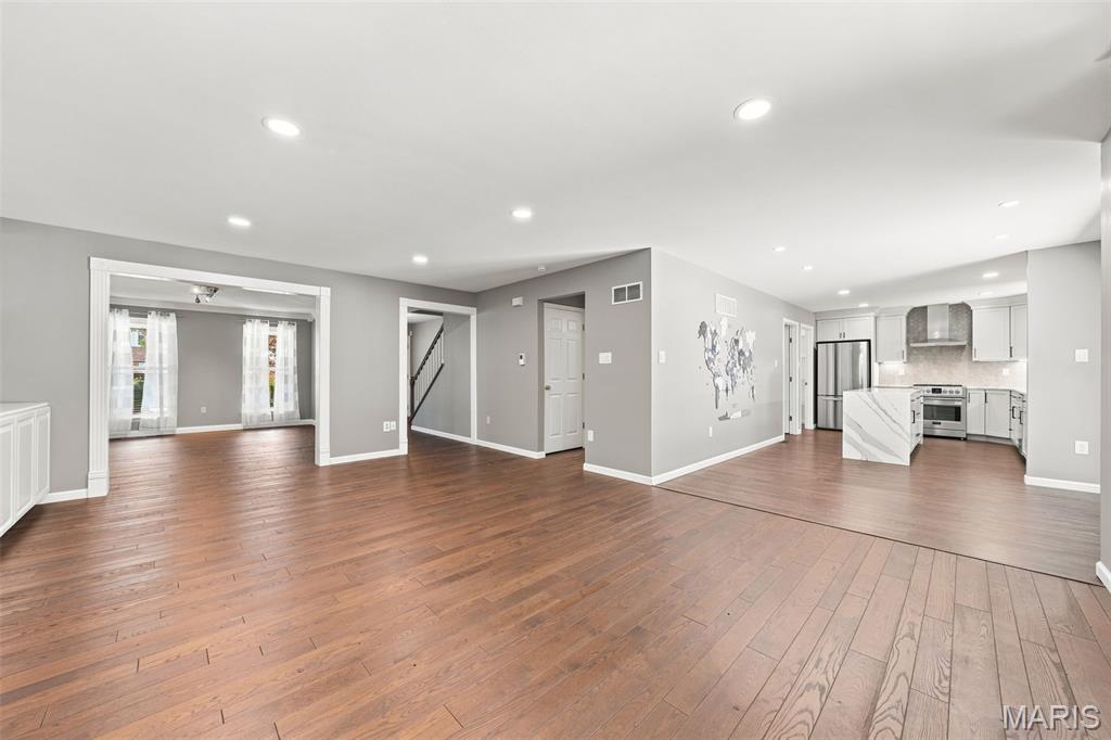 506 Steepleton Court Property Photo 4