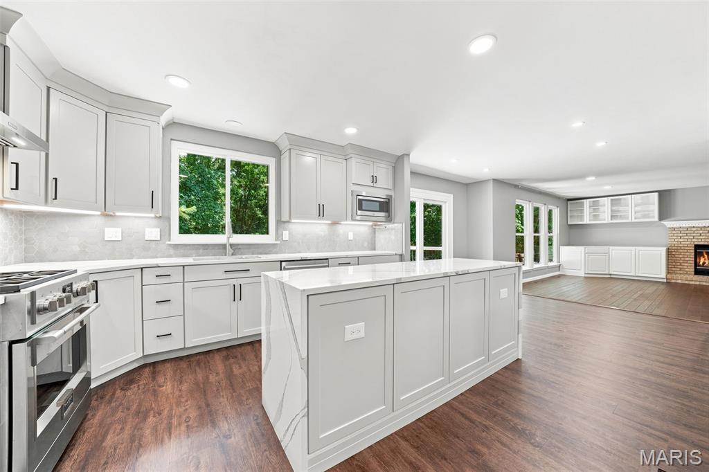 506 Steepleton Court Property Photo 11