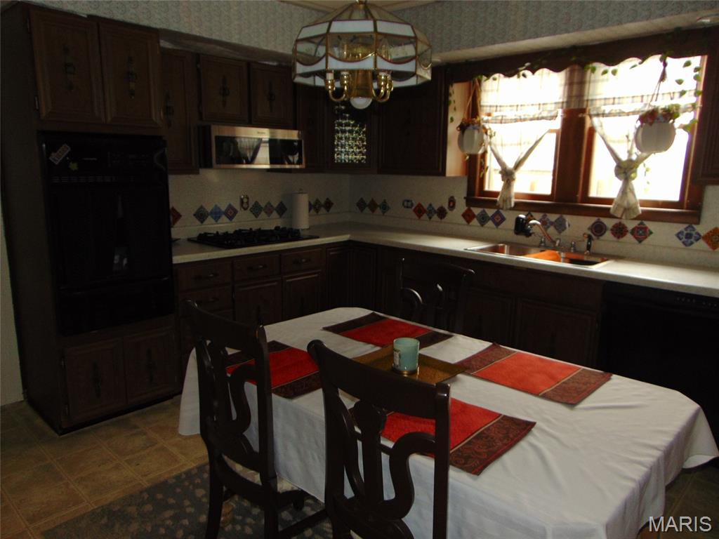 200 Cherry Avenue Property Photo 5