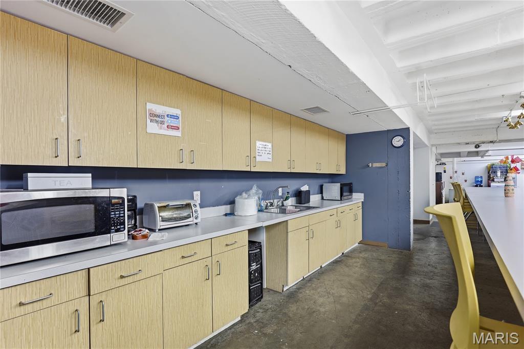 5959 & 5951 Delmar Boulevard Property Photo 31