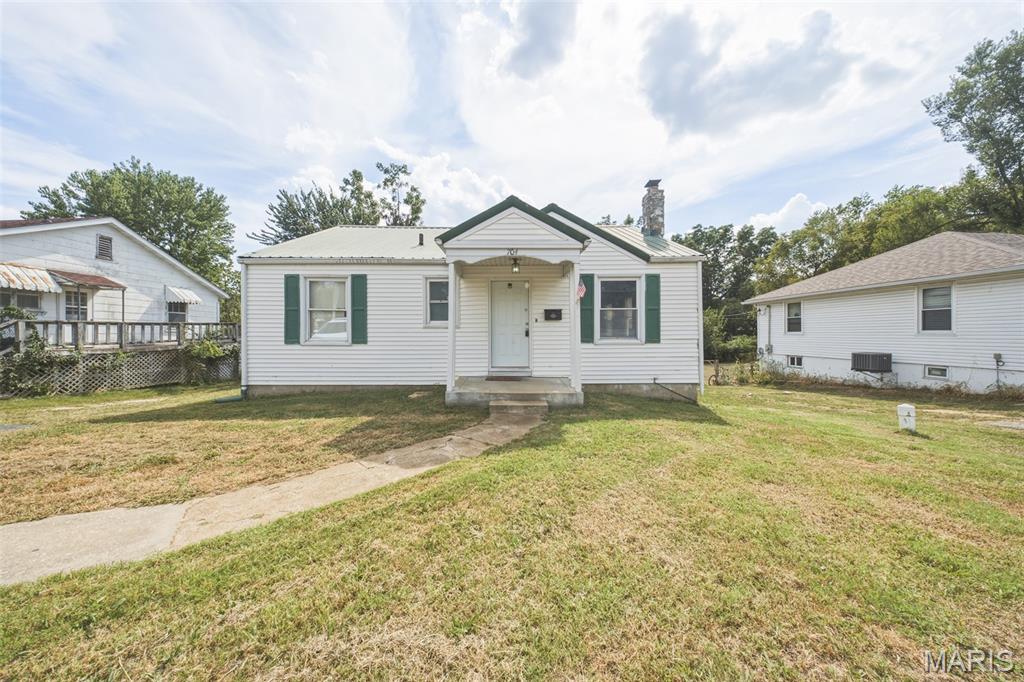 704 E State Highway 72 Property Photo 1