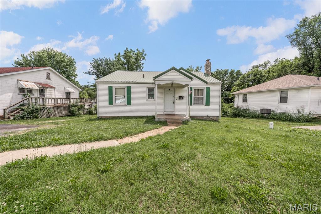 704 E State Highway 72 Property Photo 12