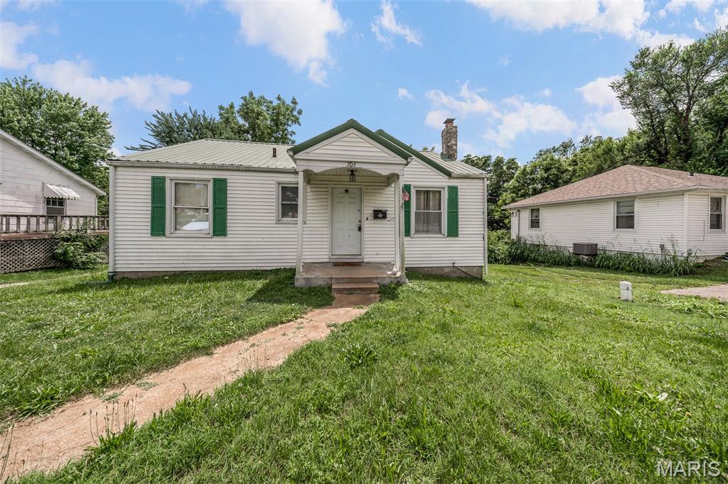 704 E State Highway 72 Property Photo 13