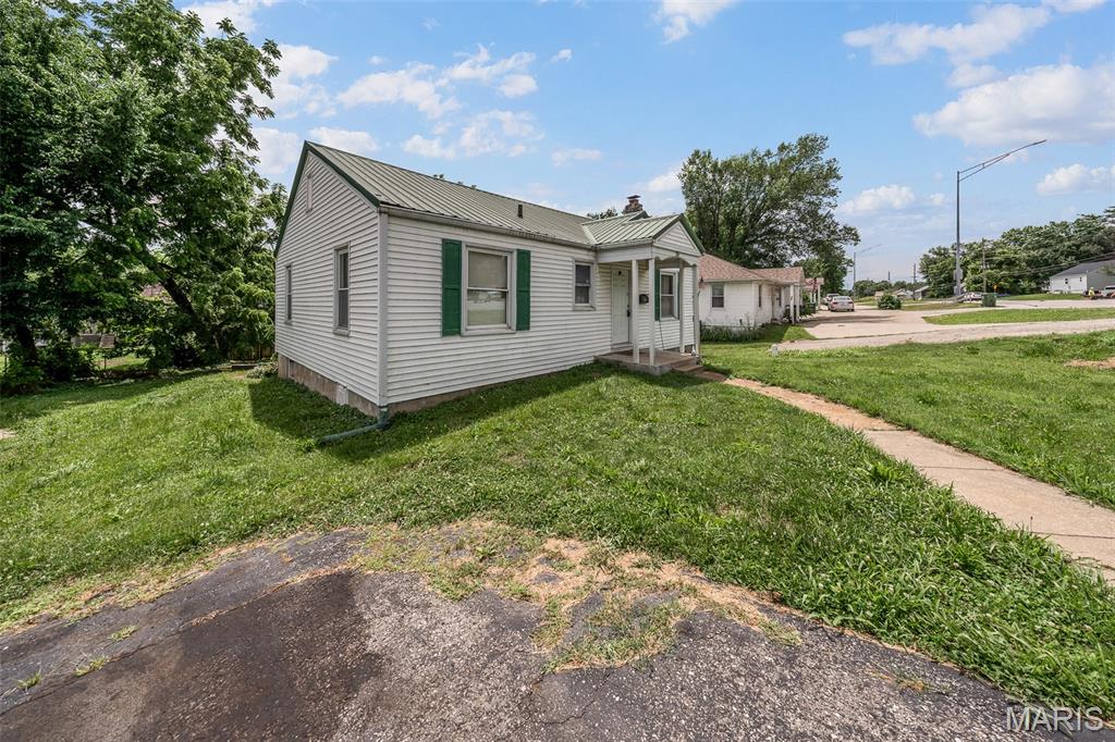 704 E State Highway 72 Property Photo 14