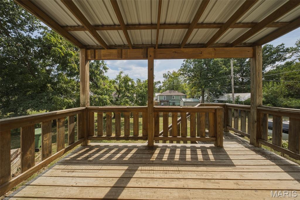 704 E State Highway 72 Property Photo 18