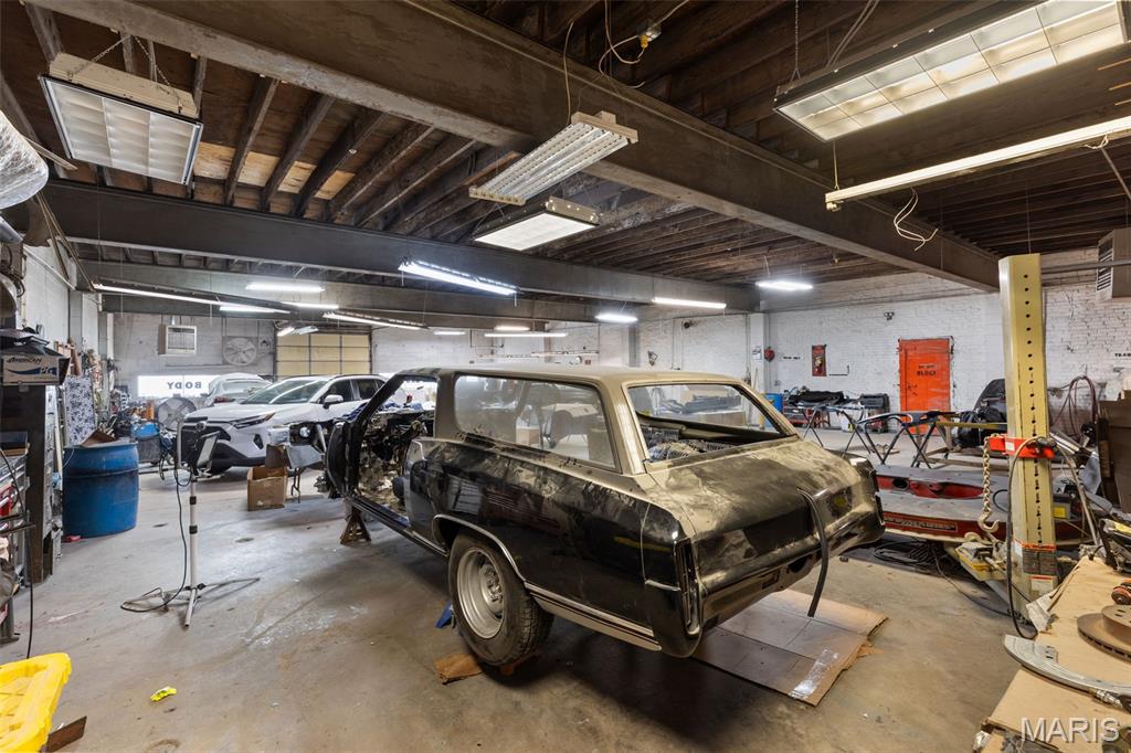 4561 Delmar Boulevard Property Photo 7