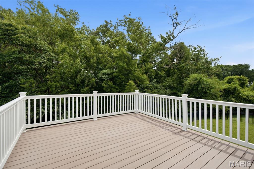 327 Madeira Court Property Photo 9
