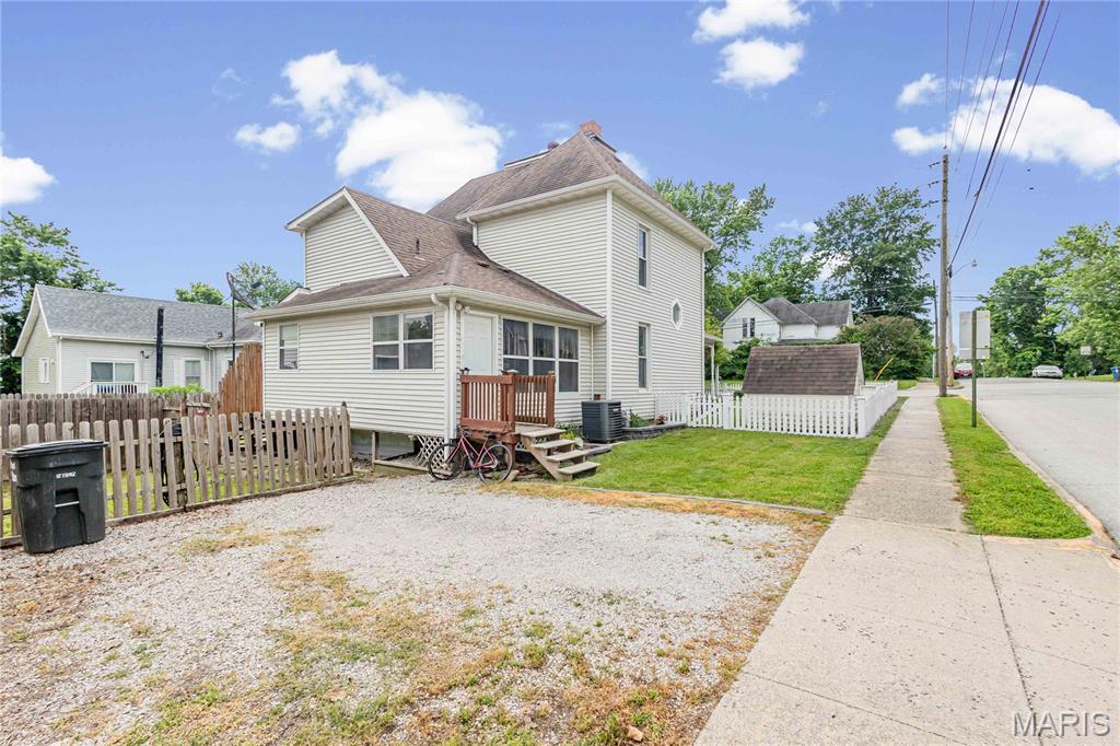 401 E 9th Street Property Photo 1