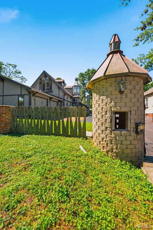 418 Oak Tree Drive Property Photo 3