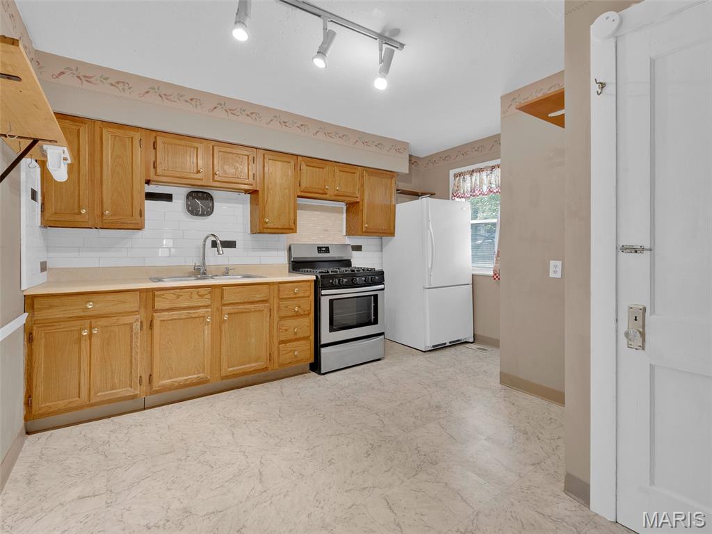 8904 Olden Avenue Property Photo 9