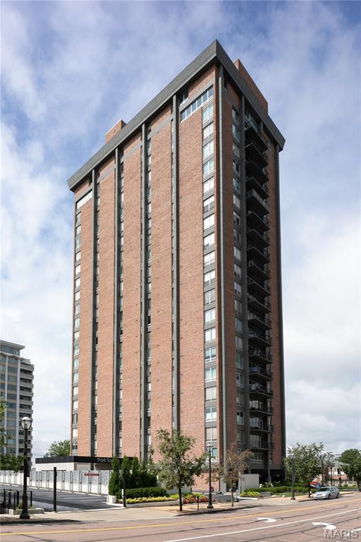 200 S Brentwood Boulevard 13F Property Photo 1