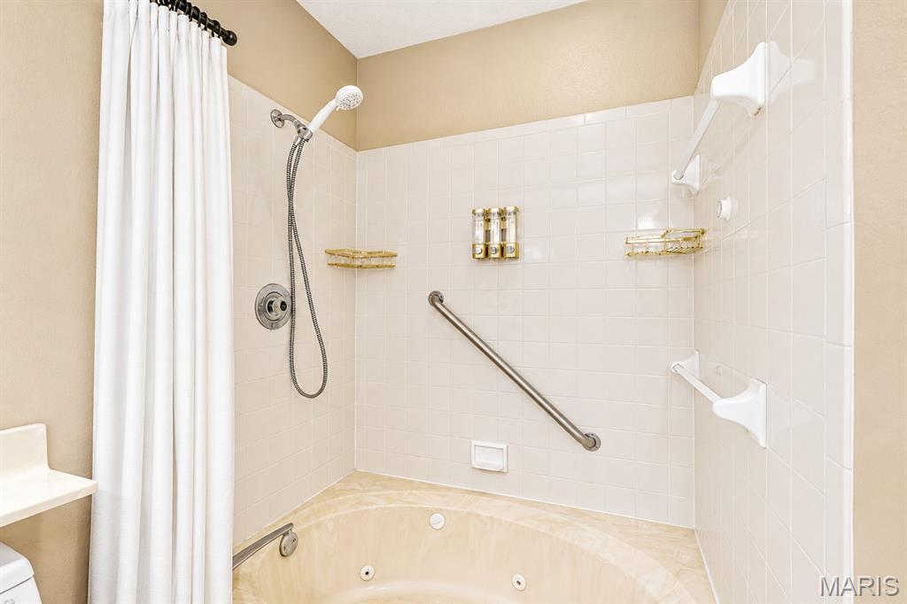 704 Hemingway Lane E Property Photo 23
