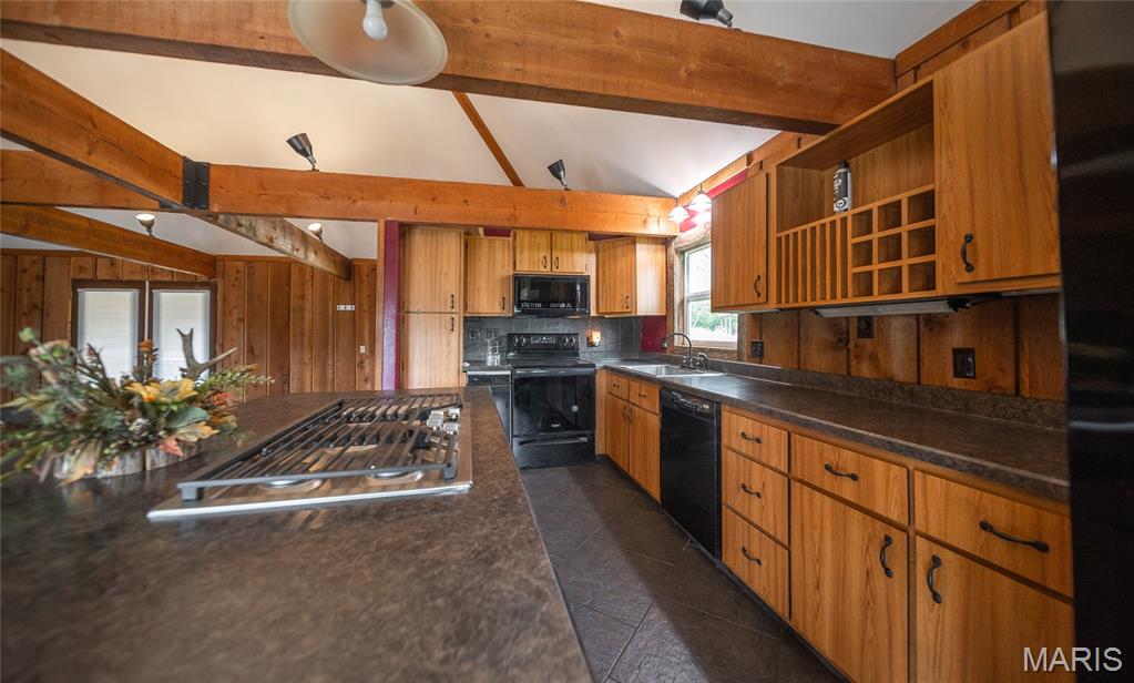98 Whispering Pines Lane Property Photo 4