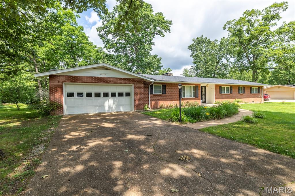 1305 Lurlyn Road Property Photo 1