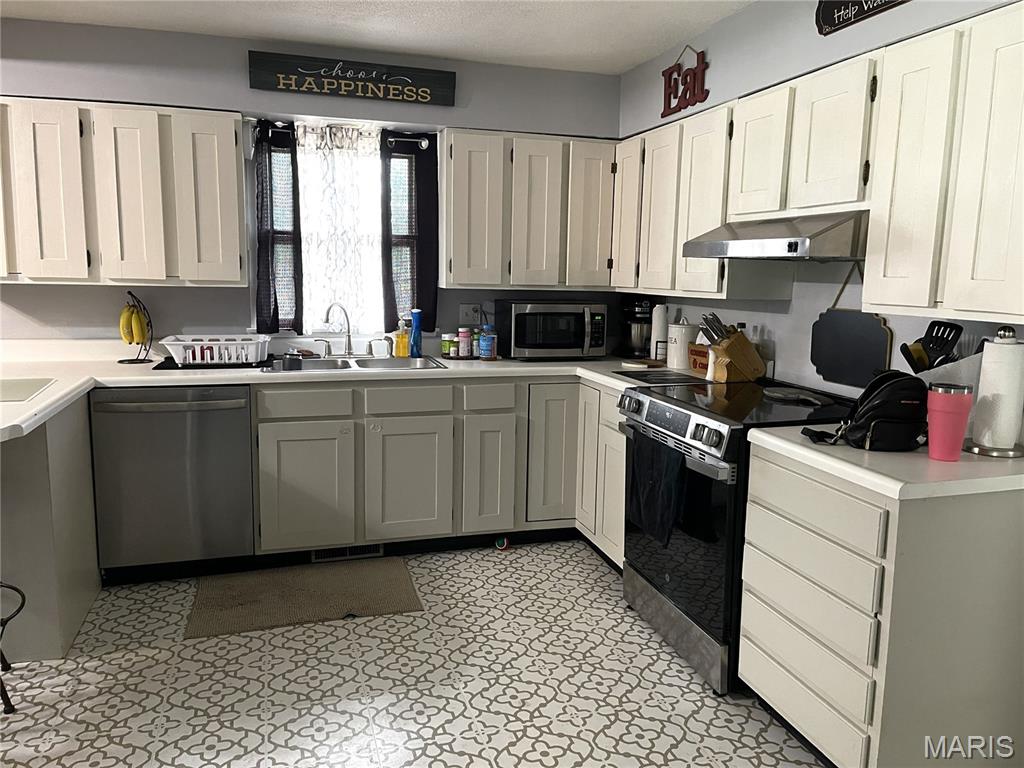 28 Crescent Drive Property Photo 4