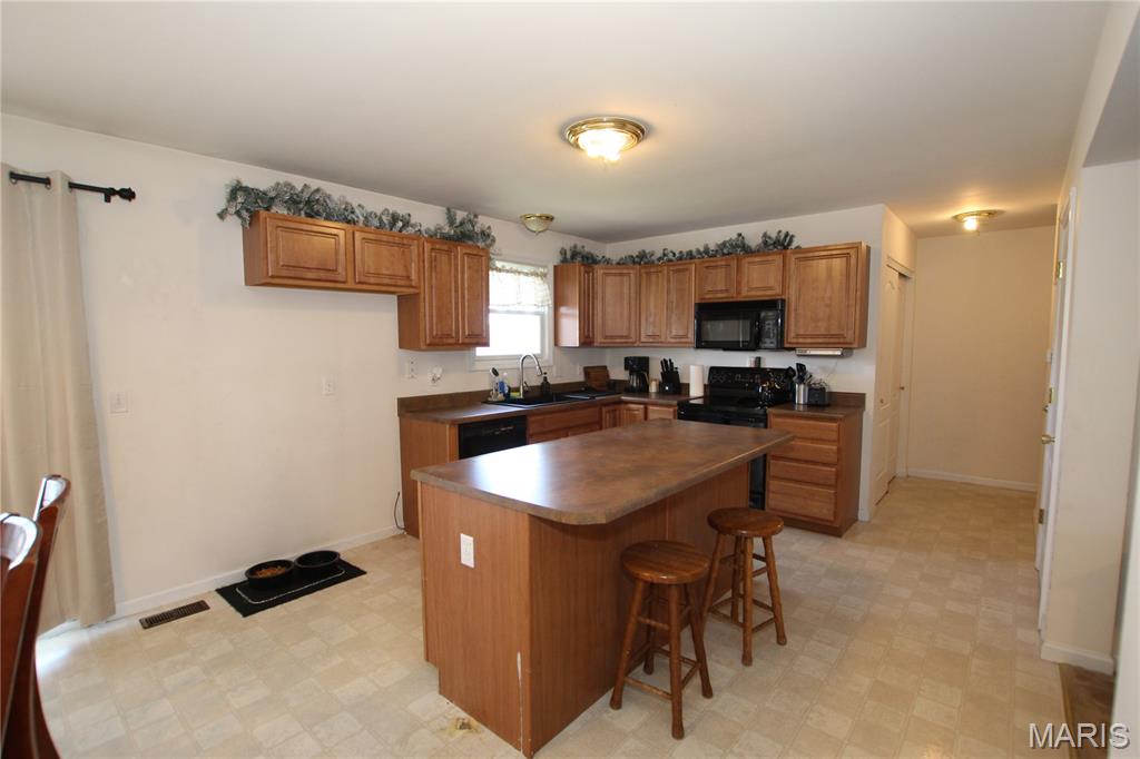 26033932 Property Photo 11