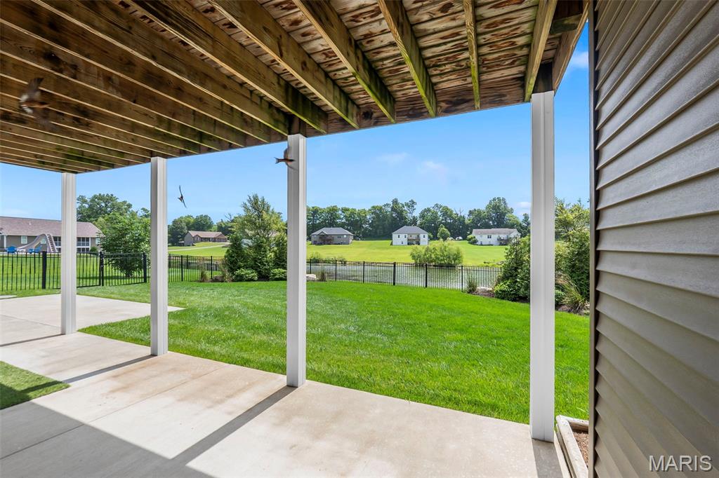 800 Lakeview Crossing Property Photo 6