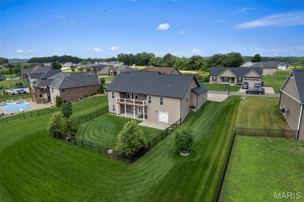 800 Lakeview Crossing Property Photo 12