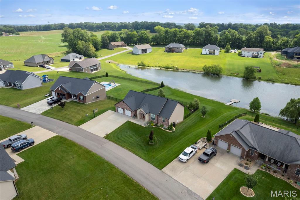 800 Lakeview Crossing Property Photo 15
