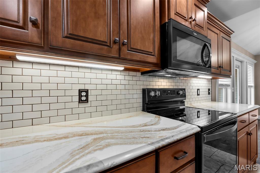800 Lakeview Crossing Property Photo 24
