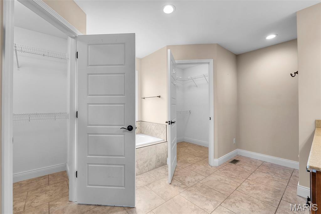 800 Lakeview Crossing Property Photo 32