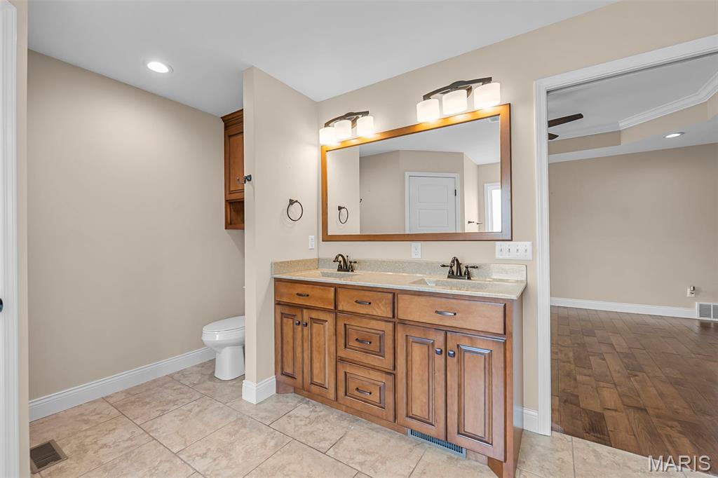 800 Lakeview Crossing Property Photo 34