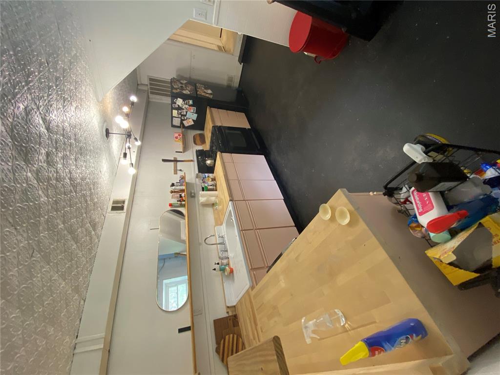 2642 Geyer Avenue Property Photo 7