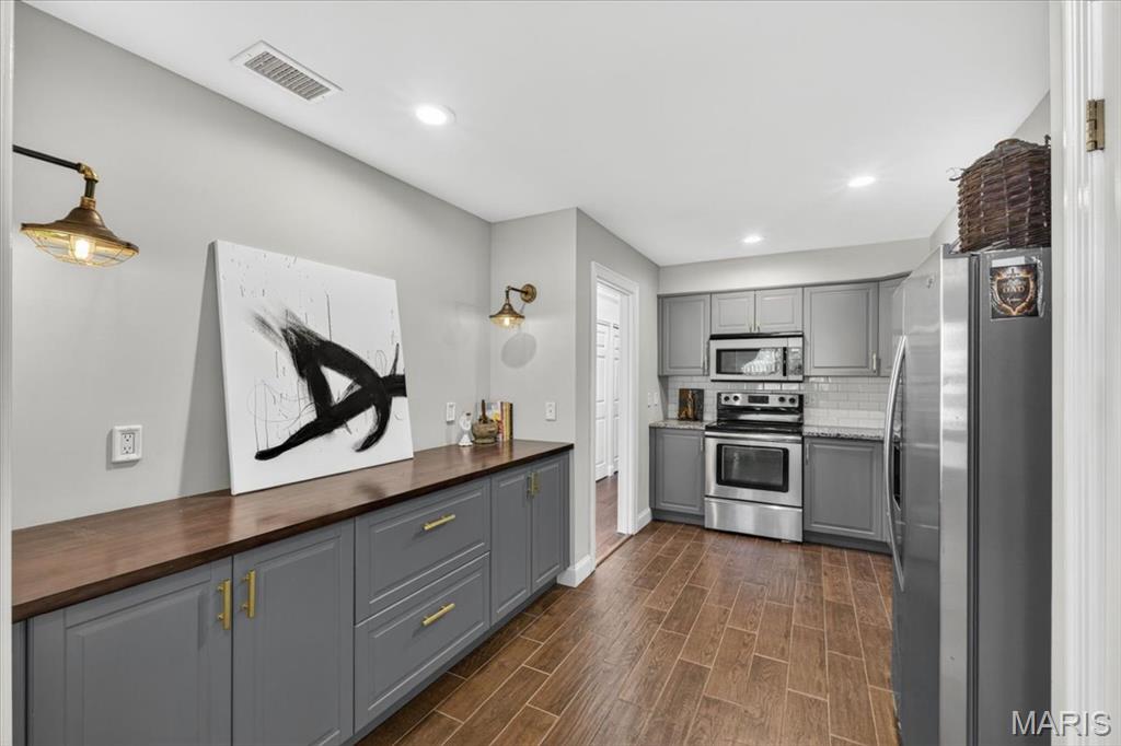 8030 Pershing Avenue Property Photo 12