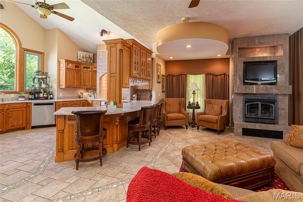 12863 Bowling Alley Property Photo 9