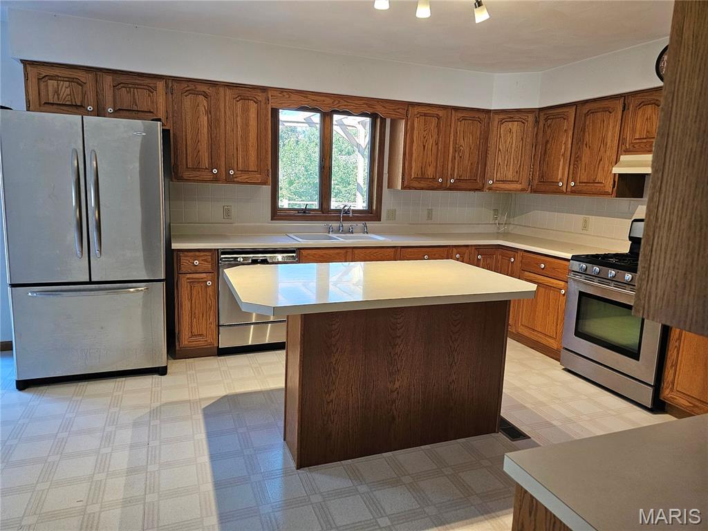 611 Brookstone Court Property Photo 10