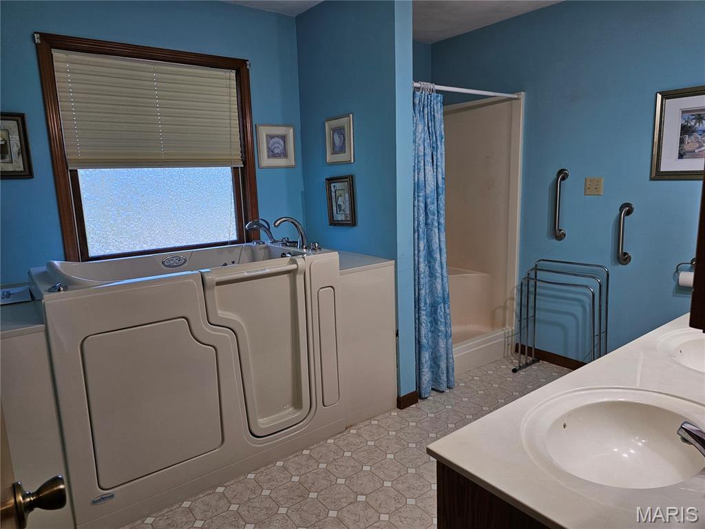 611 Brookstone Court Property Photo 17