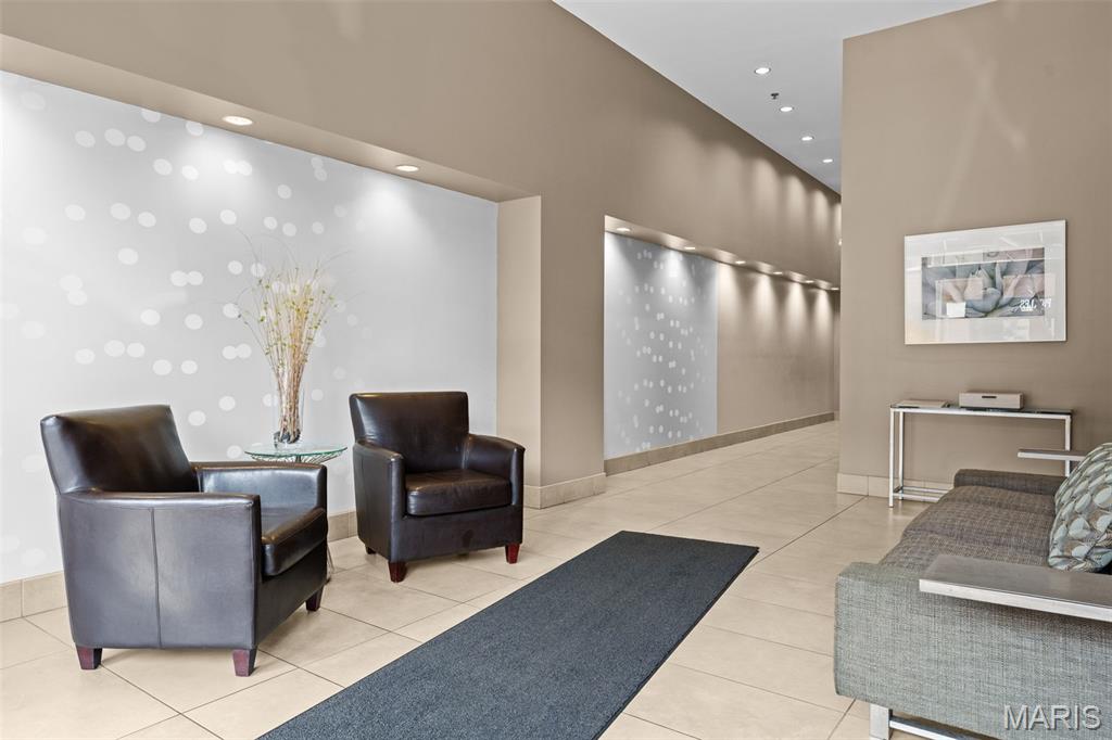 9 N Euclid Avenue 610 Property Photo 3