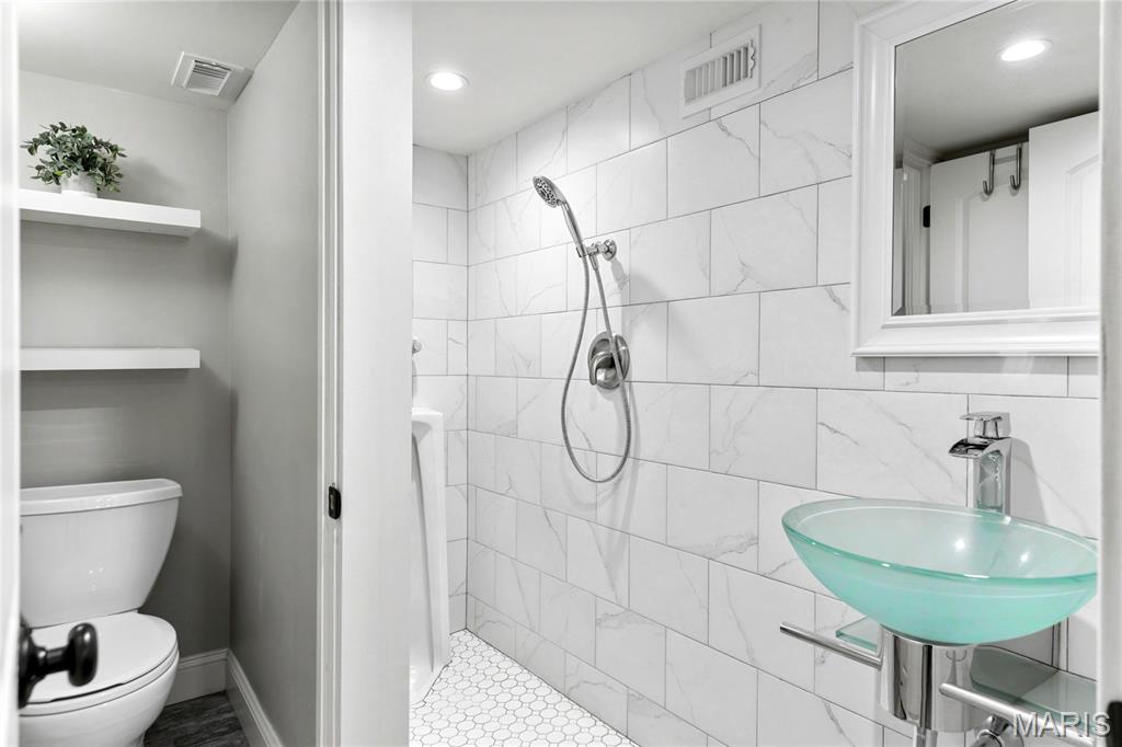 884 Village Brook Court Property Photo 41