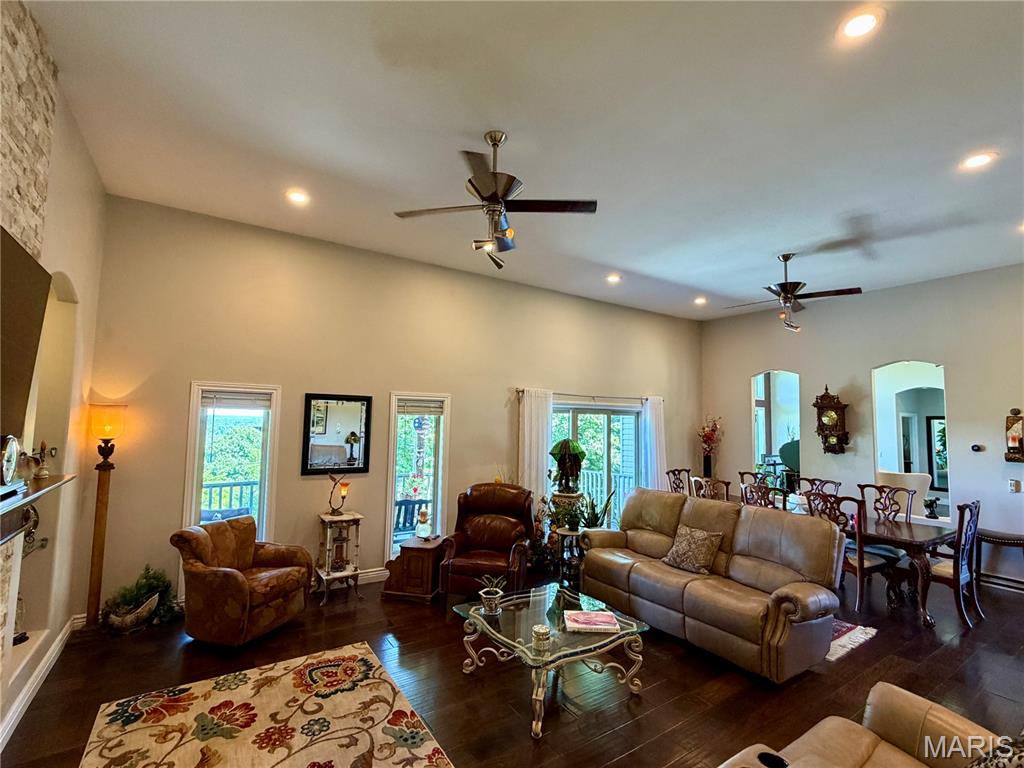 120 El Rancho Drive Property Photo 15